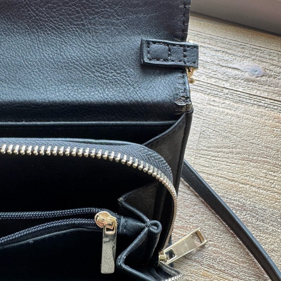 Aldo Striped Wallet Crossbody Bag - Black & White with Gold Chain - Picture 13 of 15